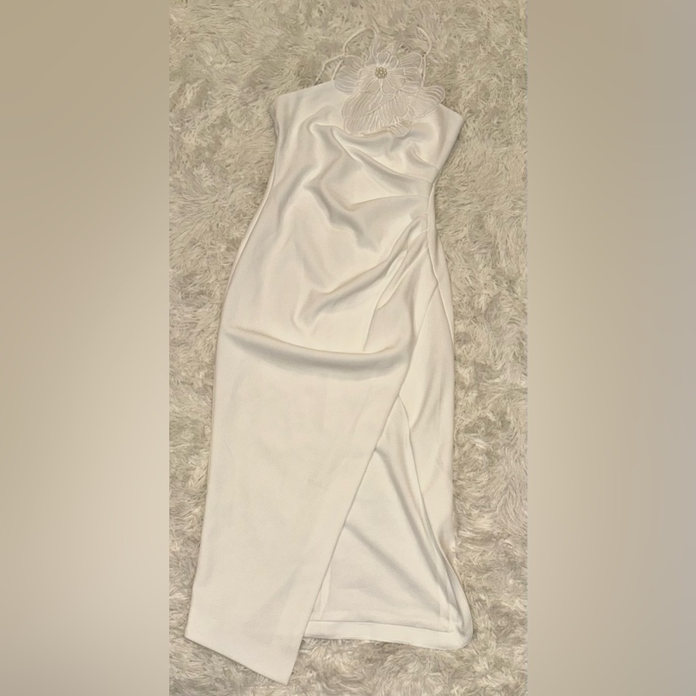 NEW Elliatt Janelle 3d Flower white halter Midi Dress sz S - Picture 5 of 9